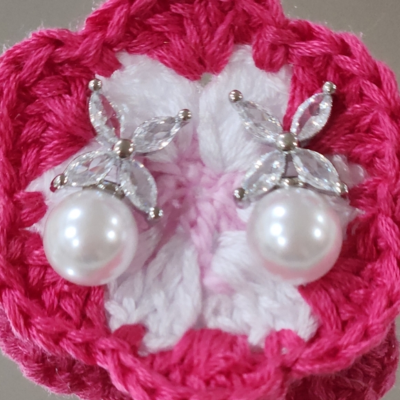 S925 Tiffany Style Silver Elegant earrings White Zirconia and pearls - Picture 3 of 4